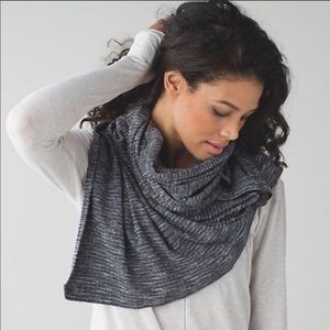 Lululemon scarf with buttons